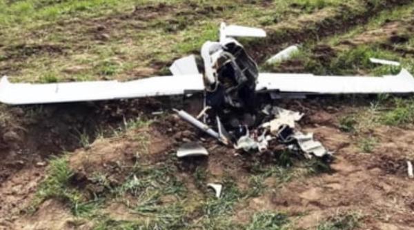 Dronă prăbușită într-o curte din Vrancea. Echipe SRI și ale armatei la fața locului