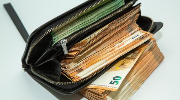 Oprit de poliție în Germania, un român a îndesat zeci de mii de euro în chiloți