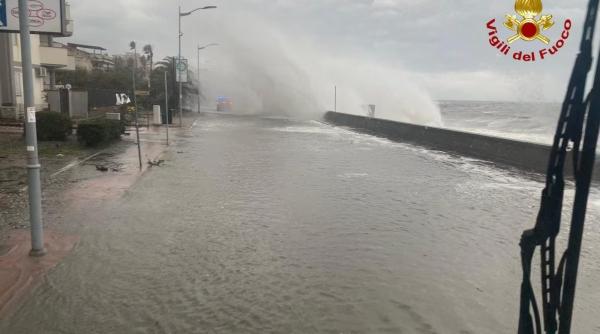 Furtuna Harry a făcut ravagii în Italia. Pagube de aproape un miliard de euro doar în Sicilia 