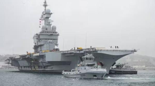 Portavionul francez Charles De Gaulle va efectua exerciţii în Atlantic