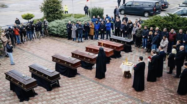 Trupurile celor şapte tineri morți în accidentul de la Lugojel, transportate în Grecia cu un avion militar