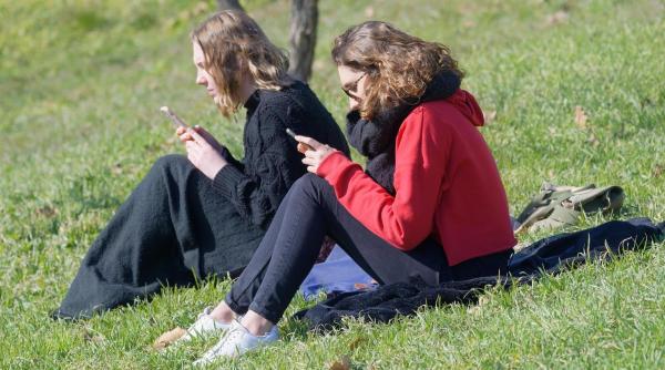 Prima țară europeană care interzice accesul copiilor sub 15 ani la rețelele sociale