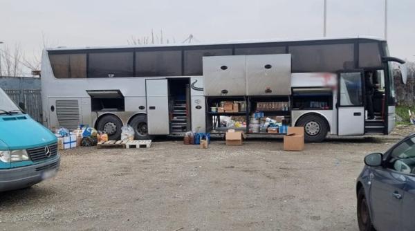 Sute de kilograme de pachete trimise cu autocarul, confiscate în Italia. Amenzi uriașe pentru șoferi 