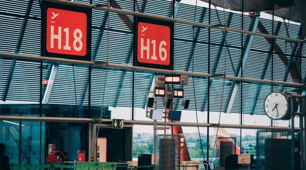 Aeroportul Berlin-Brandenburg rămâne închis și astăzi din cauza poleiului