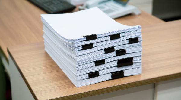 Primarii s-au supărat pe Bolojan. Grevă de avertisment în peste 1.300 de primării din țară