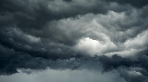 Vreme extremă la Roma: 50 de persoane evacuate din cauza furtunii