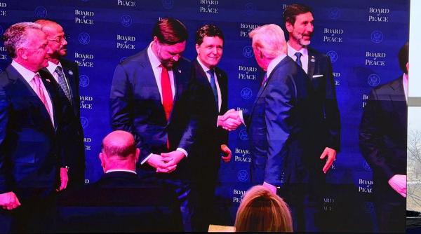 Nicușor Dan a ajuns la Consiliul pentru Pace. Prima fotografie alături de Donald Trump și JD Vance
