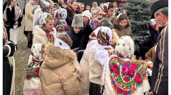 La 80 de ani, Elena Purice predă limba română în Ucraina: "E viața satului" 