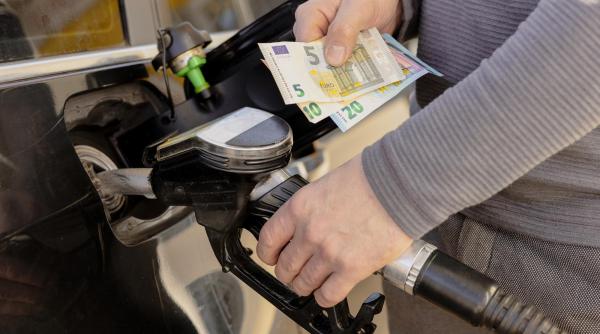 Preţul unui litru de motorină a trecut pragul de doi euro în Germania