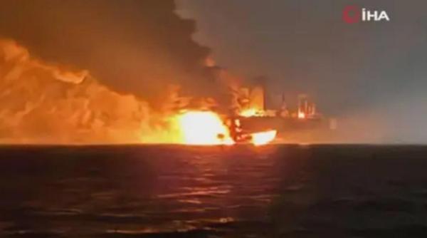 Un petrolier rusesc a luat foc și s-a scufundat în largul Libiei. Ar fi fost lovit de o dronă