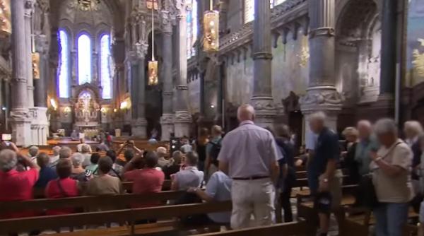 Român, arestat în Italia, după ce fura din biserici ca în filmul "Singur Acasă" 