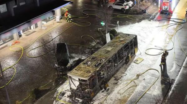 6 morți în Elveția, după ce un bărbat și-a dat foc în autobuz. Mărturii cutremurătoare: „A turnat benzină, apoi flăcări peste tot"