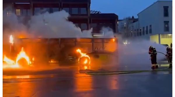Un autobuz a luat foc în Elveția. Cel puțin cinci morți. Noi imagini și informații 