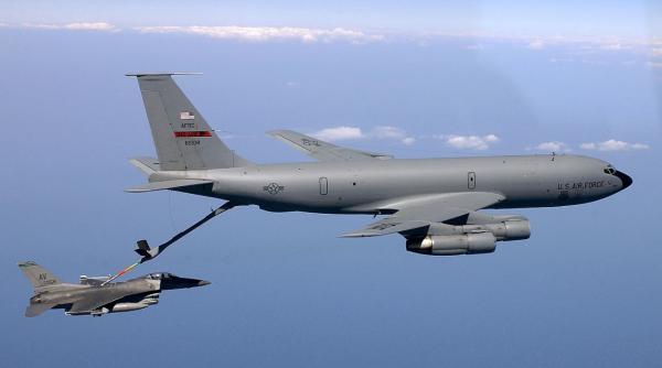 Patru militari americani au murit după prăbuşirea avionului-cisternă KC-135 Stratotanker în Irak