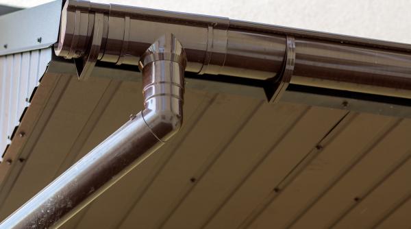 Trei români arestați în Germania pentru înșelăciune. Au luat 4.000 de euro de la un bătrân să-i înlocuiască jgheaburile