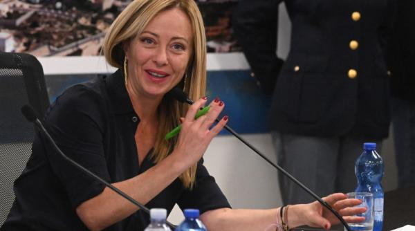 Italia reduce accizele la carburanți și ia în calcul plafonarea prețurilor 