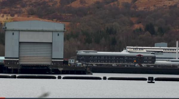 Un iranian și o româncă, acuzați că au încercat să intre într-o bază nucleară a marinei britanice