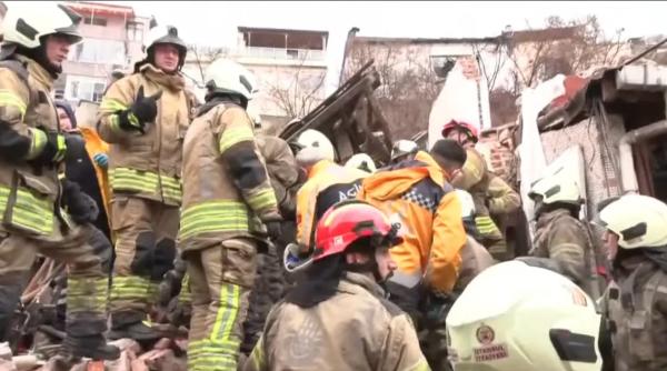 Două clădiri s-au prăbușit în cartierul Fatih din Istanbul
