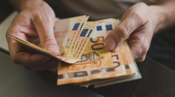 Grecia crește salariul minim cu 40 de euro, de la 1 aprilie