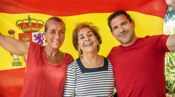 Mai mulți români și-au dezvăluit primul salariu din Spania. Cât se câștiga în construcții, la portocale sau la îngrijire 