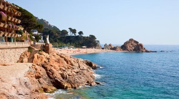 Fenomen îngrijorător în Spania: Furtunile erodează plajele în fiecare an