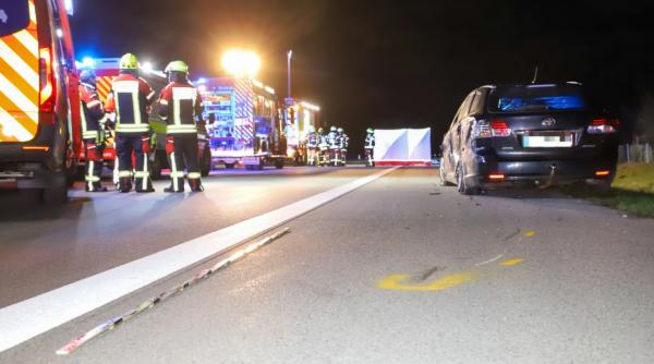 Un român care își împingea mașina pe autostradă în Germania a fost ucis de un TIR