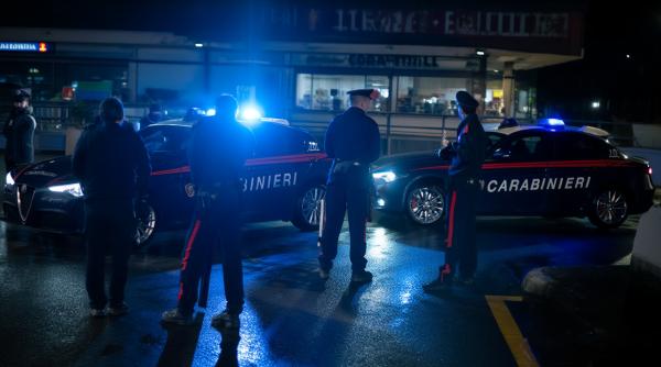 Bătaie în stradă între o familie de români și una de italieni. Trei persoane au ajuns la spital 