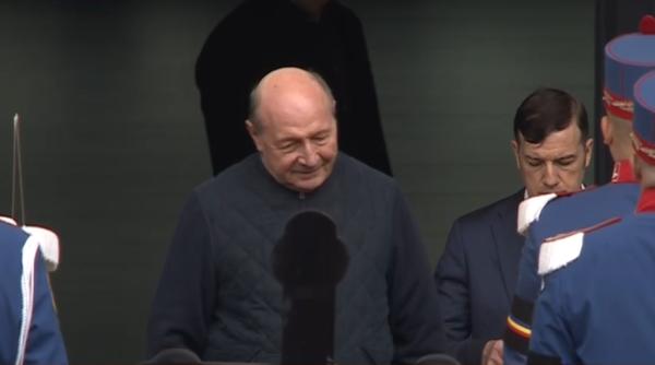 Traian Băsescu, în lacrimi la catafalcul lui Mircea Lucescu: "Nu am de spus decât un singur cuvânt: RESPECT"