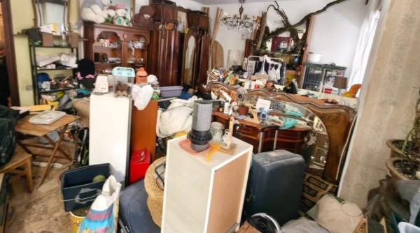 Românul din Italia care și-a ținut bebelușul printre droguri și gunoaie este antivaccinist și obsedat de teorii ale conspirației