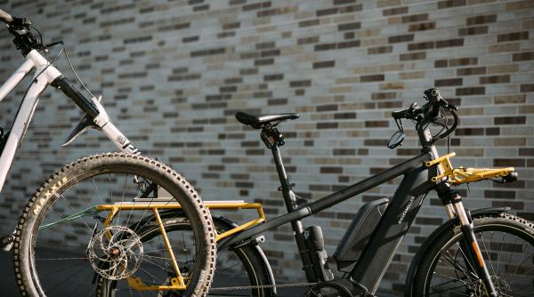 Români condamnați la închisoare în Belgia, după ce au furat 20 de biciclete electrice