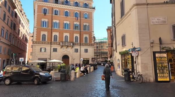 Supărat că n-a reușit să plătească cu bani falși, un român a făcut un scandal monstru în centrul Romei