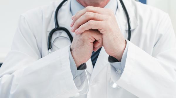 Colegiul Medicilor s-a autosesizat în cazul femeii care a murit după un lifting facial