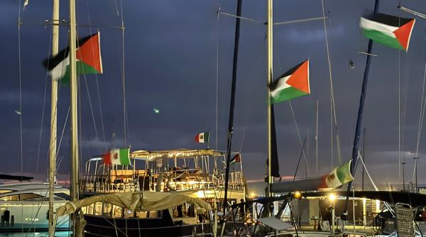 Flotila cu ajutoare umanitare pentru locuitorii din Gaza este încercuită de armata israeliană