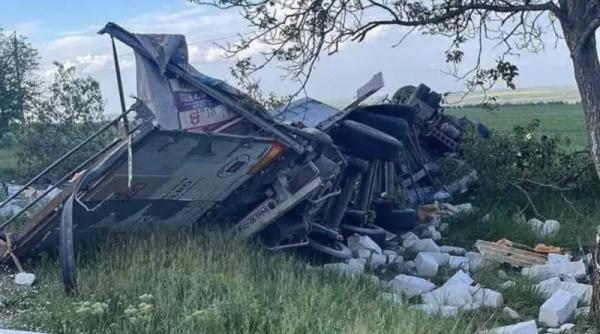 Doi șoferi români au murit în Republica Moldova, după ce s-au răsturnat cu TIR-ul. Lucrau în echipaj 