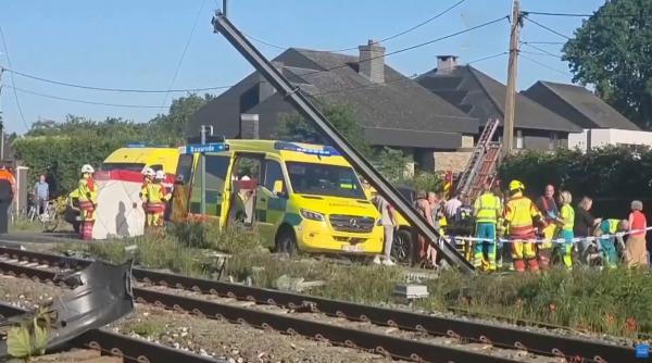 Un tren a spulberat un autobuz școlar în Belgia. Sunt cel puțin patru morți