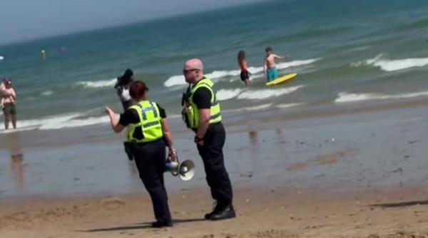 Vacanță de coșmar pe o plajă din Marea Britanie. O româncă a povestit cum a dispărut o fetiță de șapte ani