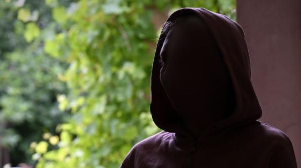 "Am primit închisoare pe viață". O franțuzoaică violată la muncă de un român a devenit ținta glumelor între colegi