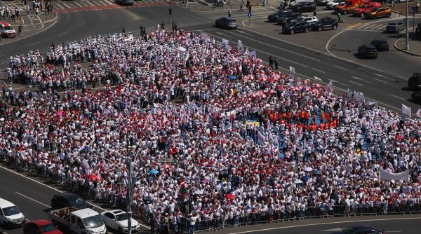 Proteste în Capitală față de legea salarizării: mii de angajați din Sănătate, Finanțe și Justiție susțin că le vor scădea salarile