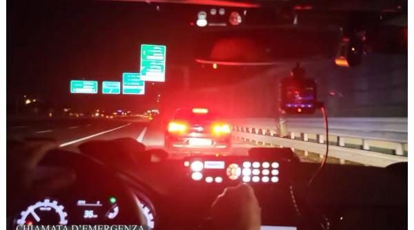 Spărgători români de locuințe din Italia, prinși pe autostradă în timp ce încercau să fugă spre România