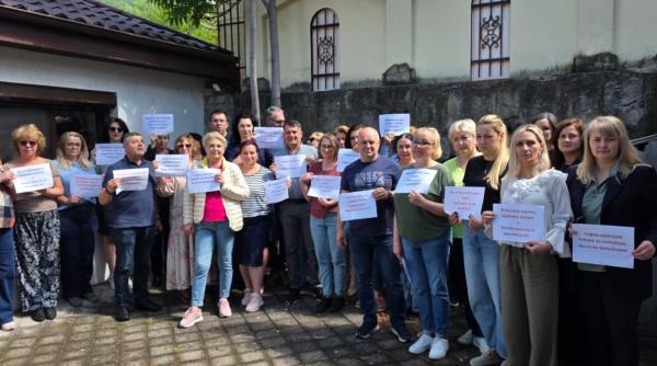 Angajaţii MIPE continuă protestele faţă de măsurile tăierea veniturilor