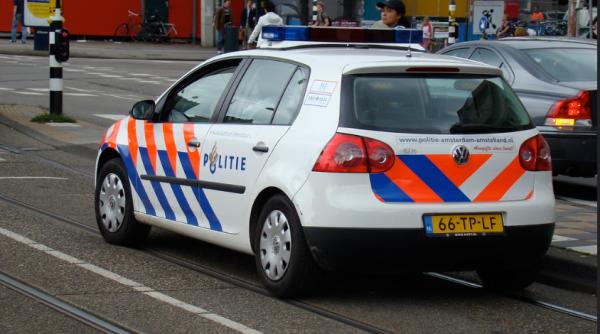 Cursă nebună într-o comună din Olanda. Un român a gonit cu 200 km/h cu poliția pe urmele sale