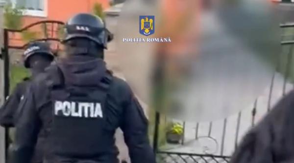 O femeie din Botoșani şi-ar fi îngropat mai mulți copii în curte. Procurorii fac percheziții