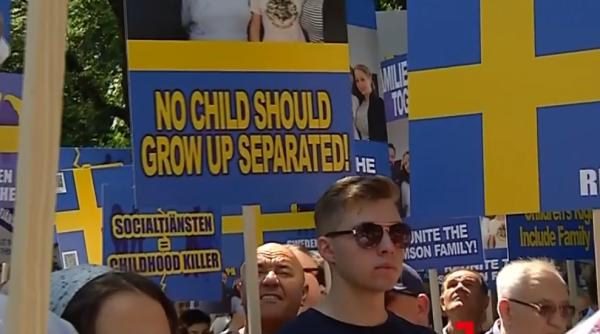 Protest la București pentru fetițele familiei Samson, aflate de trei ani în custodia autorităților din Suedia