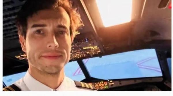 Un instructor de zbor a murit după ce s-a aruncat din avion în timpul zborului și a lăsat eleva de 22 ani singură la manșă
