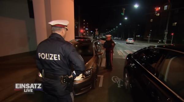 Român de 16 ani, prins la volan în Austria. A fost urmărit de poliție și avea plăcuțe false de înmatriculare 