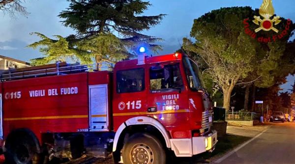 Incendiu la sud de Napoli. Pompierii au găsit cadavrul ars al unui jurnalist italian