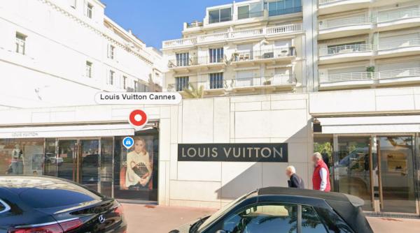 O influenceriță româncă a furat o brățară de 36.000 de euro din magazinul Louis Vuitton din Cannes