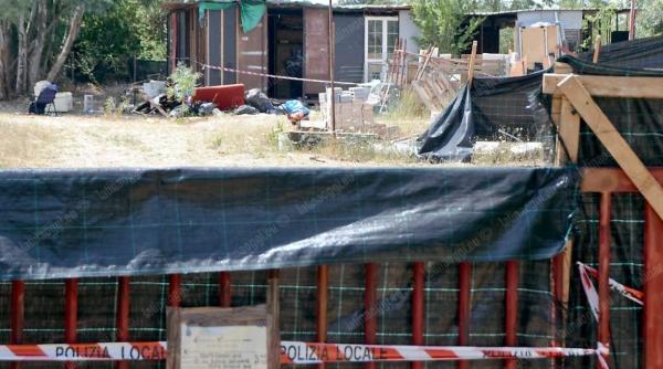 Adăpostul improvizat al unui român, mort în condiții suspecte, a fost confiscat de autoritățile italiene