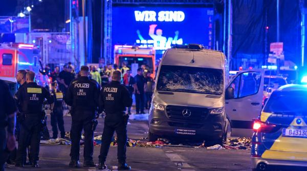 Teroare la Berlin, în timpul Gay Pride: o dubiță a intrat în mulțime. Un mort și 15 răniți