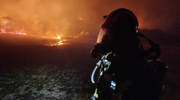 Franța. Incendiul din Gironde, ținut sub control după zece zile de luptă cu flăcările. Focarul din Var rămâne activ
